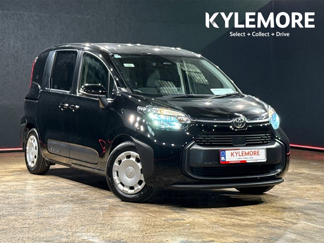 Image for 2023 Toyota Sienta 1.5 HYBRID AUTOMATIC 7 SEATER - POWER SLIDING DOORS - PUSH BUTTON STOP/START - CRUISE CONTROL - BLIND SPOT MONITORING - REAR CAMERA