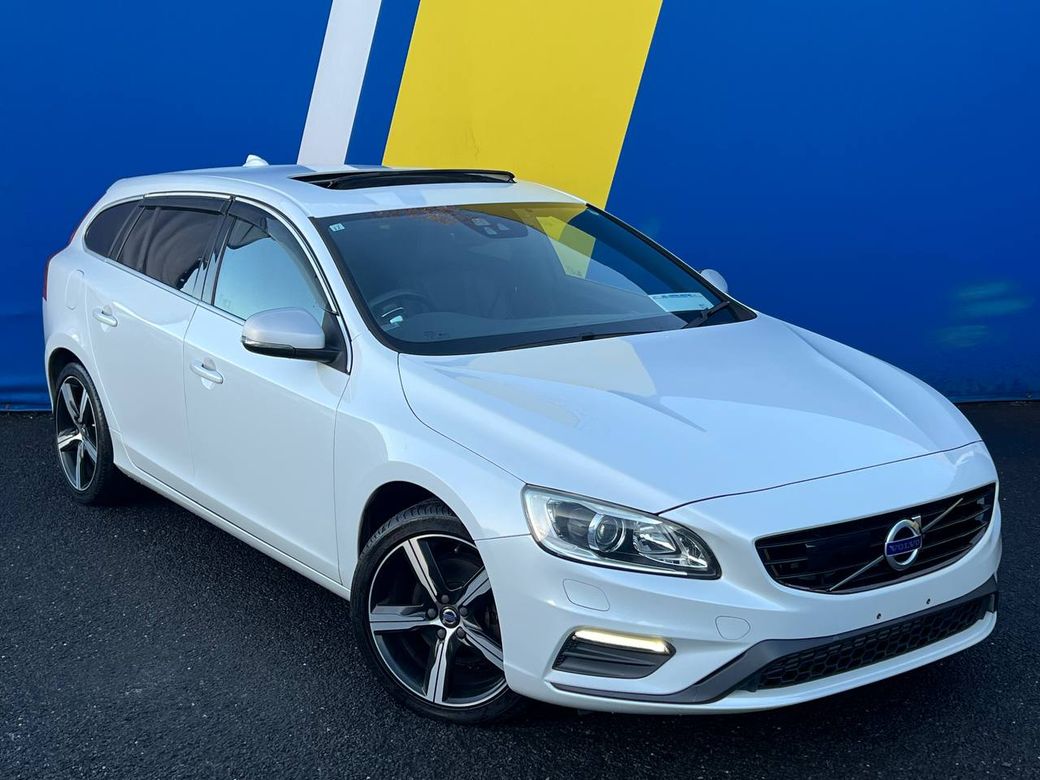 Image for 2017 Volvo V60 D4 R-DESIGN 2.0 D // TILT & SLIDE OPENING PAN ROOF // FULL SERVICE HISTORY // LEATHER POWERED HEATED SEATS