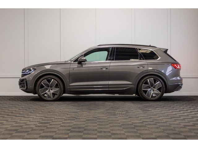 Image for 2025 Volkswagen Touareg R-Line 2 Seat Commercial