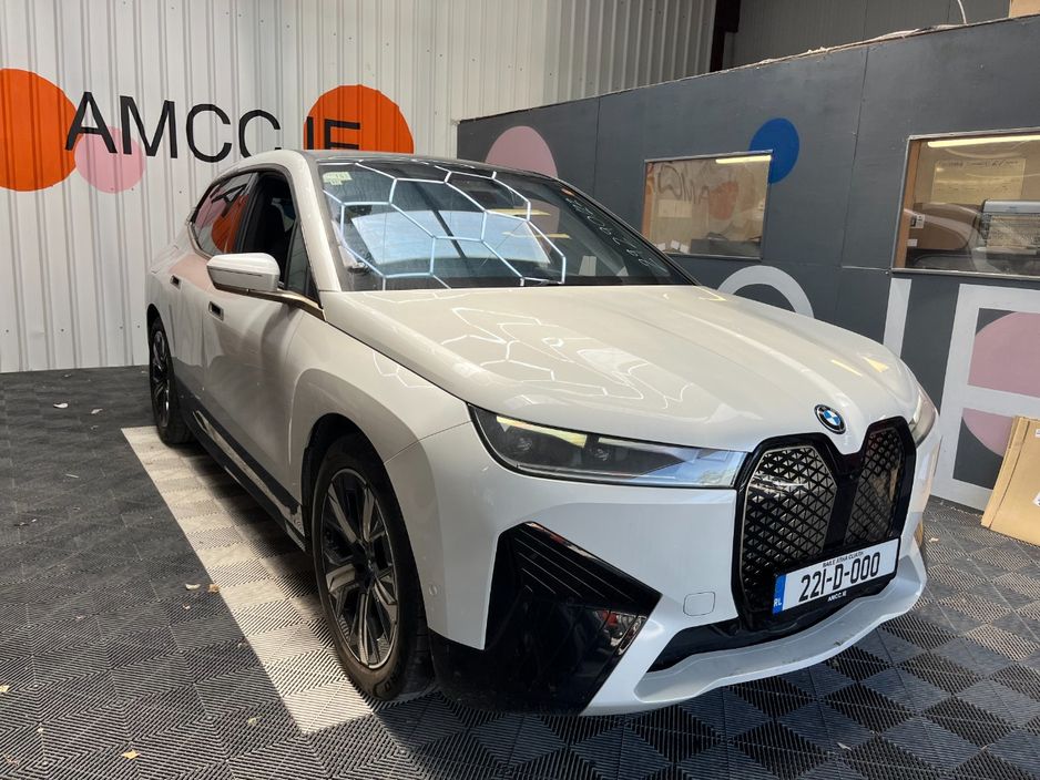 Image for 2022 BMW iX 2022 BMW IX AUTOMATIC / CRUISE CONTROL / PARKING CAMERA / ELECTRIC MEMORY & HEATED SEATS / PANORAMIC SUNROOF / HEATED STEERING WHEEL / APPLE CARPLAY AND MORE
