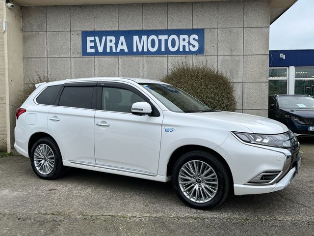 Image for 2018 Mitsubishi Outlander G AUTOMATIC HYBRID PLUG IN 2.4 PETROL //HIGH SPEC//HEATED SEATS AND STEERING WHEEL//REVERSE CAMERA//ADAPTIVE CRUISE CONTROL//KEYLESS ENTRY//