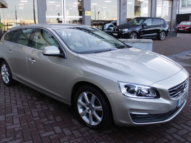 Image for 2017 Volvo V60 2.0D4 SE LUXURY DELUXE 5DR ESTATE AUTOMATIC // MINT CONDITION WITH ONLY 96, 000 KMS // BUY WITH CONFIDENCE AA AND SIMI APPROVED DEALER 2025 // FINANCE ARRANGED // ALL TRADE INS WELCOME // 