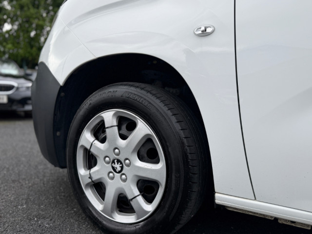 Image for 2022 Peugeot Partner BLUEHDI PROFESSIONAL PREMIUM L1