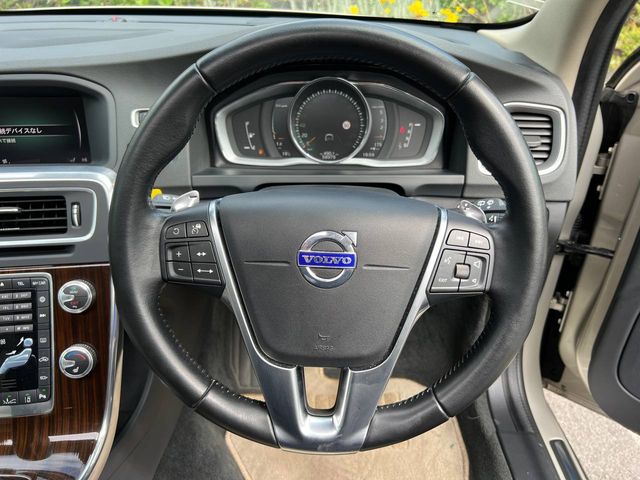 Image for 2018 Volvo V60 CROSS COUNTRY D4 CLASSIC 2.0 D // OPENING SUNROOF // LEATHER HEATED SEATS // REVERSE CAMERA