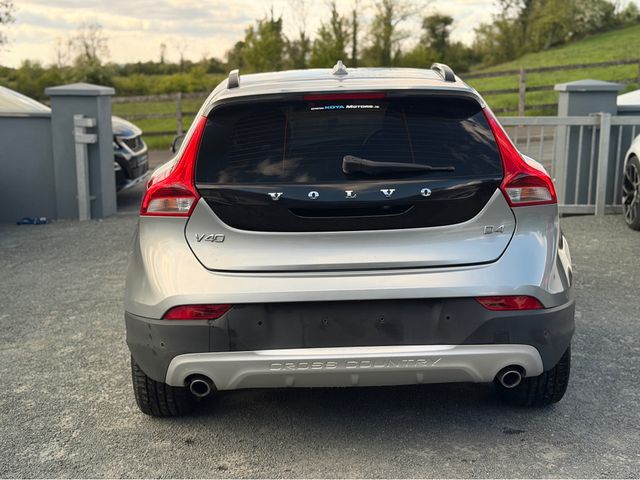Image for 2016 Volvo V40 2.0 D4 CROSS COUNTRY SE LUXURY DIESEL 190 BHP AUTOMATIC // FULL LEATHER ELECTRIC SEATS // REVERSING CAMERA // CRUISE CONTROL // LANE ASSIST // FULL HARMAN KARDON SURROUND SOUND SYSTEM // TOP SPEC