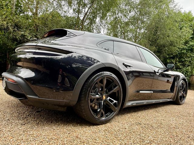 Image for 2022 Porsche Taycan 4 CROSS TURISMO *5 Seat…Huge Specification*