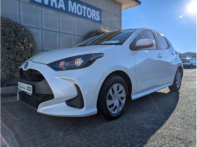 Image for 2022 Toyota Yaris G HYBRID AUTOMATIC 1.5 PETROL //ADAPTIVE CRUISE CONTROL//KEYLESS ENTRY//REVERSE CAMERA//