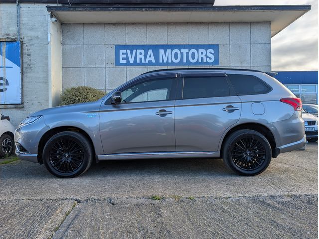 Image for 2021 Mitsubishi Outlander G BLACK EDITION PHEV HYBRID AUTOMATIC 2.4 PETROL //HIGH SPEC//HALF LEATHER HEATED SEATS//HEATED STEERING WHEEL//REVERSE CAMERA//KEYLESS ENTRY//ADAPTIVE CRUISE CONTROL//