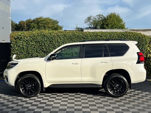 Image for 2023 Toyota Landcruiser PRADO TX L-PACKAGE AWD 7-SEATER 2.8 D AUTO // OPENING SUNROOF // ADAPTIVE CRUISE CONTROL // REVERSE CAMERA