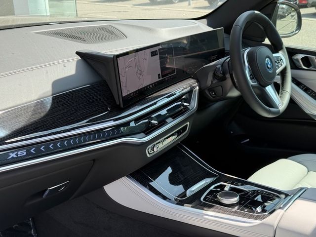 Image for 2026 BMW X5 xDrive50e M Sport Sunroof