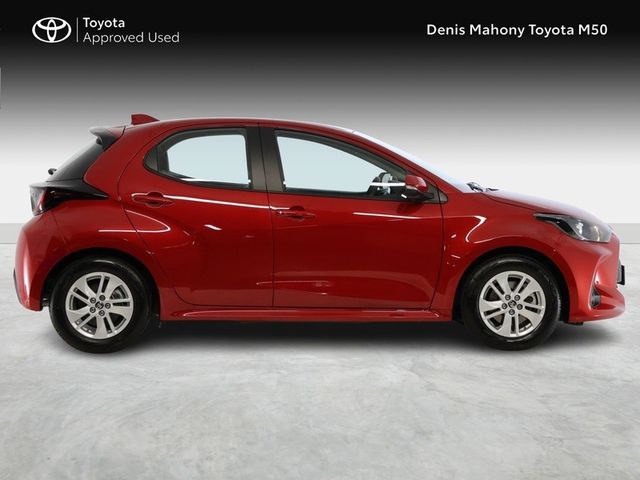 Image for 2024 Toyota Yaris Luna Hybrid