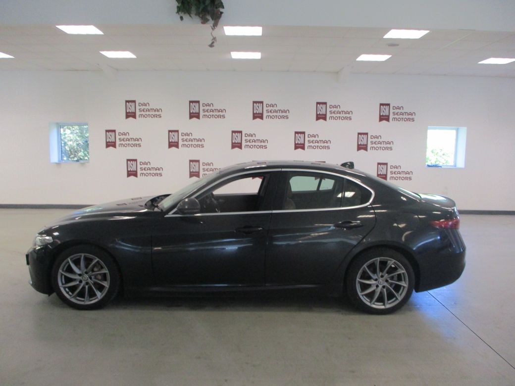 Image for 2017 Alfa Romeo Giulia Giulia 2.2jtd 180HP Super LUX 4DR AUTO-LEATHER-CAMERA-SAT NAV