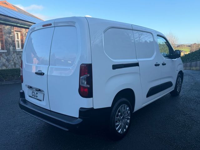 Image for 2021 Vauxhall Combo 2300 Dynamic TD 6DR
