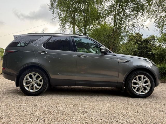 Image for 2018 Land Rover Discovery 7 Seat 2.0 TD4 SE *Panoramic Glass Roof…Full Land Rover Service History *