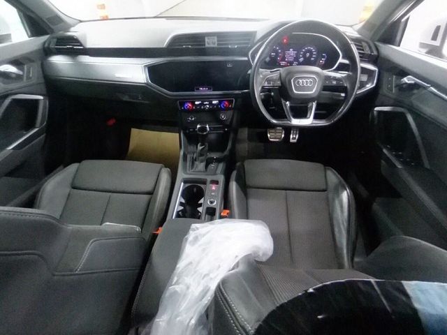 Image for 2021 Audi Q3 1.5 TFSI S-LINE - HALF BLACK LEATHER - FACTORY ALLOYS - CRUISE CONTROL