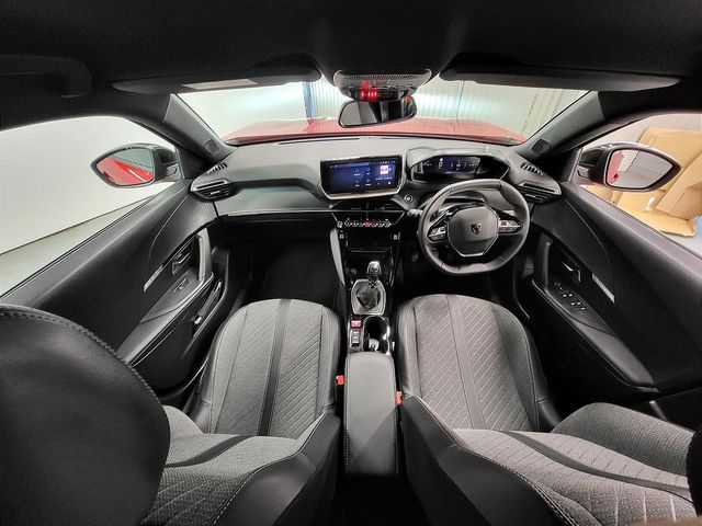 Image for 2025 Peugeot 2008 1.2 Puretech 100bhp Allure