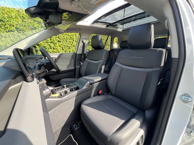 Image for 2026 Toyota Rav4 AWD 2.5 HYBRID AUTO ** DELIVERY MILEAGE ** // OPENING PAN ROOF // LEATHER HEATED SEATS // 360 PARKING CAMERAS 