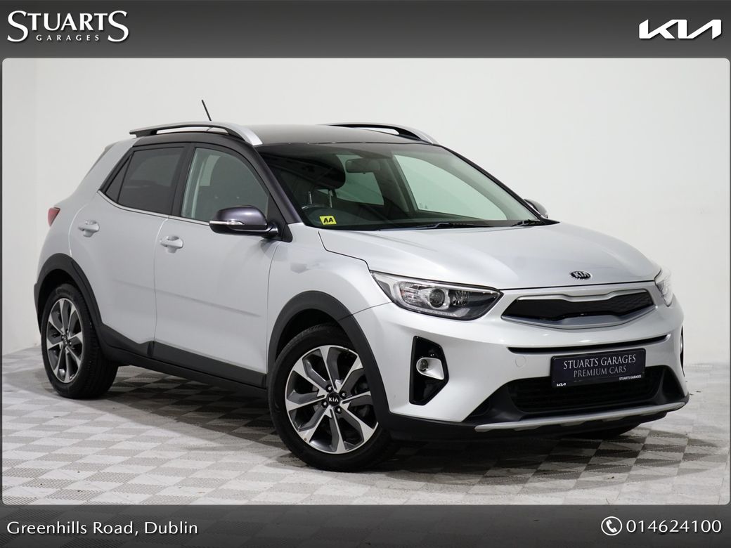 Image for 2018 Kia Stonic 1.4 PETROL K2 5DR*SPARKLING SILVER, APPLE CARPLAY / ANDROID AUTO, AIR CON, CRUISE CONTROL WITH SPEED LIMITER, 4 ELECTRIC WINDOWS, ELECTRIC POWER FOLD MIRRORS, B/T, SILVER ROOF RAILS, 2 TONE ROOF, RE