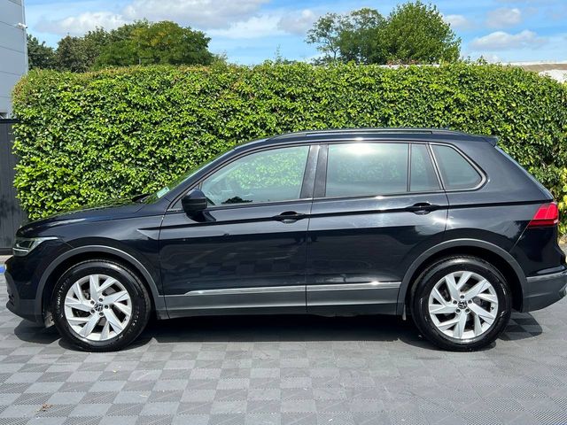Image for 2023 Volkswagen Tiguan LIFE 2.0 TDI // APPLE CARPLAY/ANDROID AUTO // 18" ALLOYS // DUAL ZONE CLIMATE CONTROL
