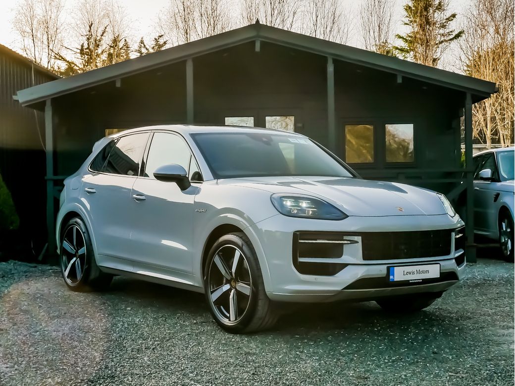 Image for 2024 Porsche Cayenne V6 E-HYBRID 470BHP, HIGH SPEC, REAR WHEEL STEER, AIR SUSPENSION, PAN ROOF, SPORT DESIGN KIT, ADAPTIVE CRUISE CONTROL
