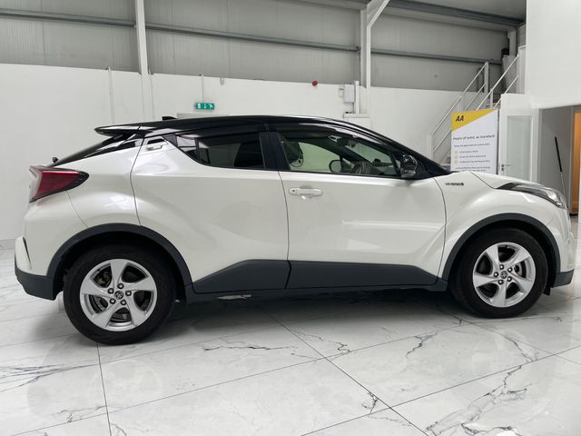 Image for 2019 Toyota C-HR 1.8 HYBRID SOL