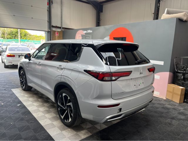 Image for 2024 Mitsubishi Outlander €45950 2024 MITSUBISHI OUTLANDER 4WD PHEV 2.4 AUTOMATIC / CRUISE CONTROL / 360° CAMERA / ELECTRIC MEMORY & HEATED SEATS / HEATED STEERING WHEEL / PANORAMIC SUNROOF / 7 SEATS OPTION / PADDLE SHIFTER