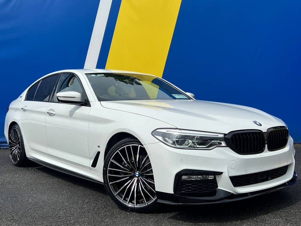 Image for 2017 BMW 5 Series 530e M-SPORT COMPETITION 2.0 HYBRID AUTO // HEADS-UP DISPLAY // ADAPTIVE CRUISE CONTROL // NEW 20" M5 COMPETITION ALLOYS