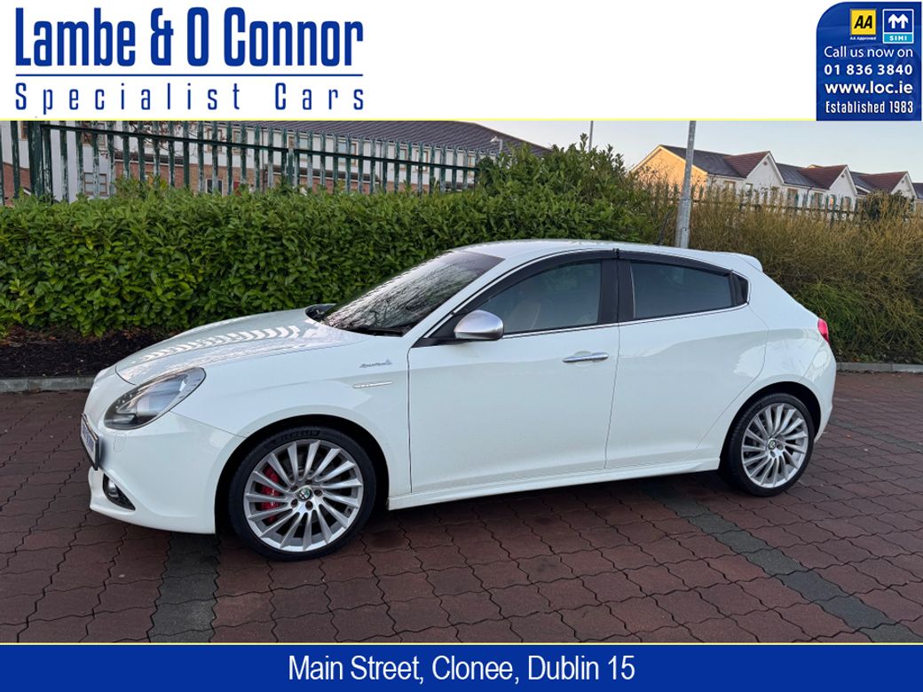 Image for 2016 Alfa Romeo Giulietta 1.4 AUTOMATIC * SPORTIVIA * LEATHER * HEATED SEATS * 162 REG * REVERSE CAMERA * CARPLAY / ANDROID APPS * BEST AVAILABLE * 