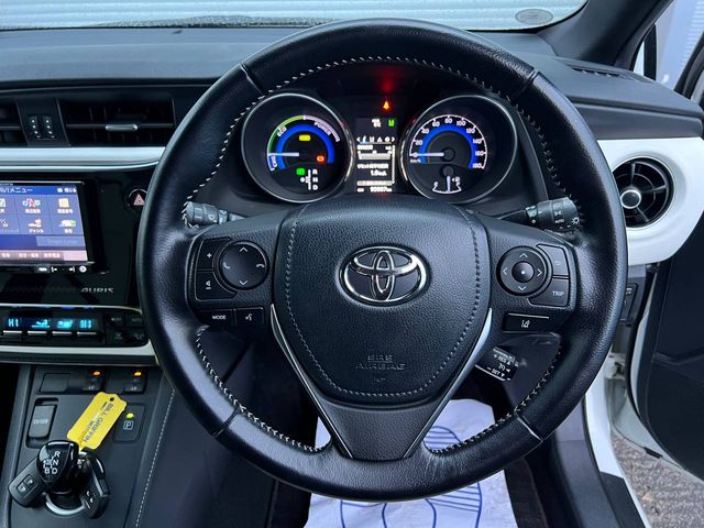 Image for 2016 Toyota Auris 1.8 HYBRID MODELLISTA PACK // 17" DIAMOND CUT ALLOYS // HEATED SEATS // REVERSE CAMERA