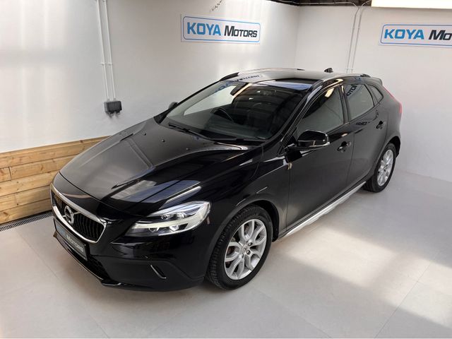 Image for 2018 Volvo V40 2.0 D4 CROSS COUNTRY SE LUXURY DIESEL 190 BHP AUTOMATIC // FULL LEATHER ELECTRIC SEATS // REVERSING CAMERA // CRUISE CONTROL // LANE ASSIST // COLLISION WARNING SYSTEM // TOP SPEC