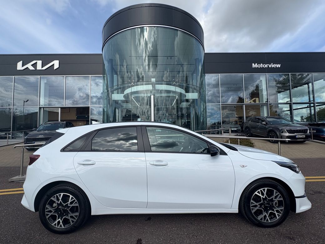 Image for 2025 Kia Ceed 1.6 Diesel **LIMIT EDITION** Only 10, 000 Kms **Showroom Condition, Reversing Camera, Parking Sensors, Bluetooth, Multifunctional Steering Wheel **2 years AA** membership