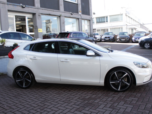 Image for 2016 Volvo V40 2.0D4 R-DESIGN PLUS 5DR HATCHBACK AUTO // RARE R-DESIGN WITH PANORAMIC SUNROOF // STUNNING CAR // BUY WITH COMFIDENCE AA AND SIMI APPROVED DEALER 2026 // FINANCE ARRANGED // ALL TRADE INS WELCOME // 