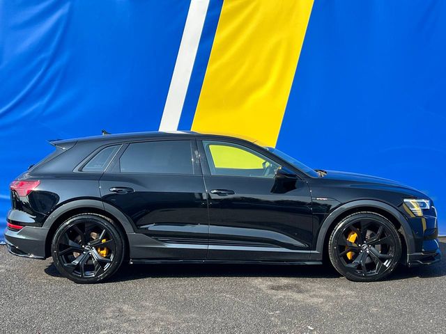 Image for 2020 Audi e-tron 50 QUATTRO // RS-PERFORMANCE PACK // LOW MILEAGE // LEATHER POWERED & HEATED SEATS
