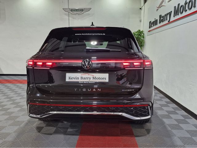 Image for 2025 Volkswagen Tiguan R-LINE (PAN ROOF) PHEV 272BHP AUTOMATIC **ONE OWNER / ADAPTIVE CRUISE CONTROL / BLIND SPOT ASSIST / HEATED & MASSAGE FRONT SEATS / HEATED STEERING WHEEL / IQ HD MATRIX HEADLIGHTS / WIRELESS CHARGING**
