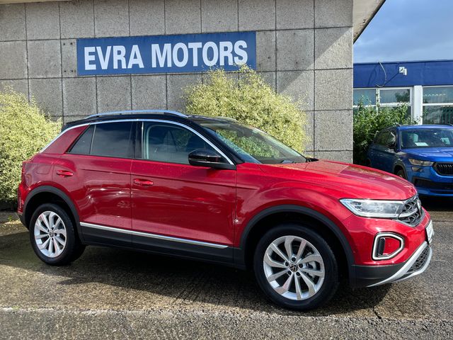 Image for 2025 Volkswagen T-Roc STYLE AUTOMATIC 1.5 PETROL //VERY LOW MILES//HALF LEATHER SEATS//REVERSE CAMERA//KEYLESS ENTRY//ADAPTIVE CRUISE CONTROL//