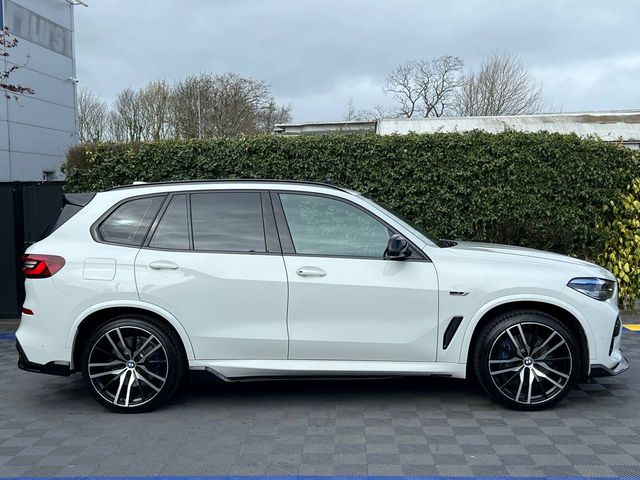 Image for 2022 BMW X5 M-SPORT COMPETITION XDRIVE45e 3.0 HYBRID ** MASSIVE SPEC ** // TILT & SLIDE PAN ROOF // MASSAGE, HEATED, COOLED SEATS // HEADS-UP DISPLAY
