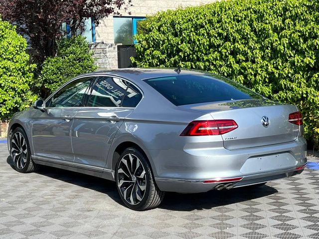 Image for 2019 Volkswagen Passat HIGHLINE R-LINE PACK 2.0 TDI AUTO // NEW 19" ALLOYS // LEATHER/ALCANTARA HEATED SEATS // REVERSE CAMERA