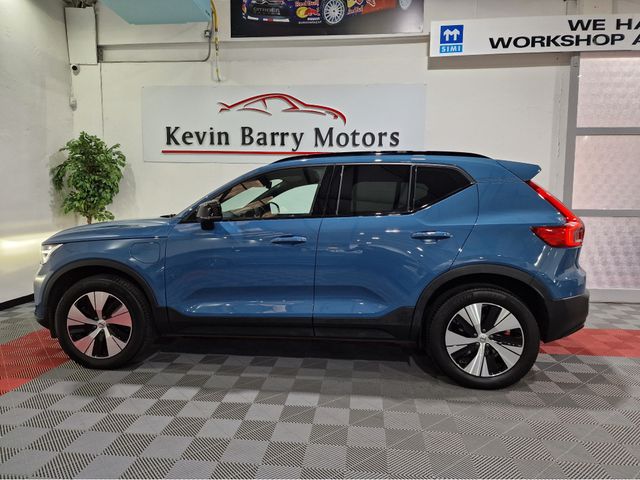 Image for 2023 Volvo XC40 T4 PLUS DARK RECHARGE AUTOMATIC **ONE OWNER / APPLE CARPLAY / CRUISE CONTROL / ELECTRIC BOOTLID / HEATED FRONT & REAR SEATS / HEATED STEERING WHEEL / 360 DEGREE CAMERA / WIRELESS PHONE CHARGING**