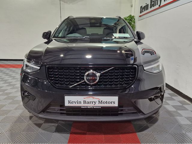 Image for 2023 Volvo XC40 T4 PLUS DARK RECHARGE AUTOMATIC **ONE OWNER / APPLE CARPLAY / CRUISE CONTROL / ELECTRIC BOOTLID / HEATED FRONT & REAR SEATS / HEATED STEERING WHEEL / 360 DEGREE CAMERA / WIRELESS PHONE CHARGING**
