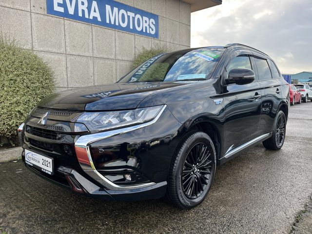 Image for 2021 Mitsubishi Outlander 4WD BLACK EDITION PLUG IN HYBRID 2.4 PETROL //HALF LEATHER HEATED SEATS AND STEERING WHEEL//REVERSE CAMERA//KEYLESS ENTRY//ADAPTIVE CRUISE CONTROL//