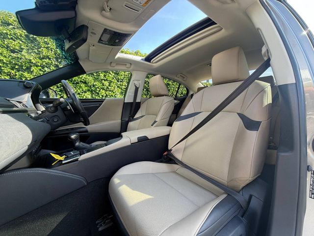 Image for 2020 Lexus ES 300h ES300H LUXURY 2.5 HYBRID AUTO ** HUGE SPEC ** // HEATED COOLED LEATHER SEATS // FULL SERVICE HISTORY // OPENING SUNROOF 