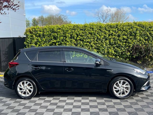Image for 2016 Toyota Auris 1.8 HYBRID // REVERSE CAMERA // APPLE CARPLAY/ANDROID AUTO // LANE ASSIST 