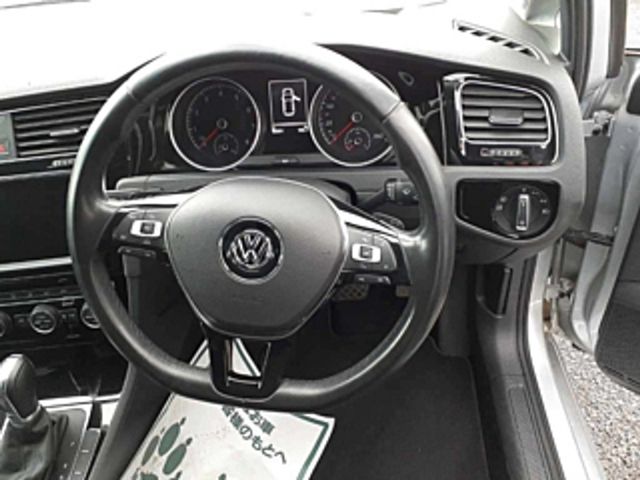 Image for 2014 Volkswagen Golf 1.4 Golf in metallic silver, Auto with only 90k on the clock from new ! Highline interior .