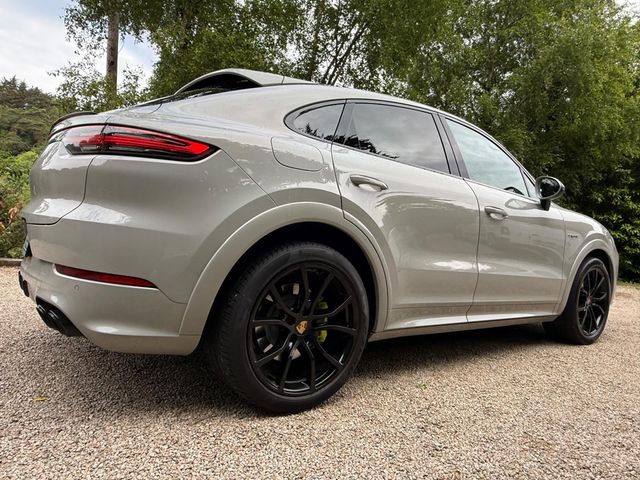 Image for 2023 Porsche Cayenne E-HYBRID COUPE PLATINUM *Huge Specification…Crayon…Mojave Leather*
