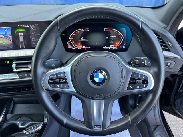 Image for 2022 BMW 1 Series 118d M-SPORT 2.0 AUTO // 18" DIAMOND CUT ALLOYS // 360 DEGREE SURROUND PARKING SENSORS // WIRELESS CHARGING BAY