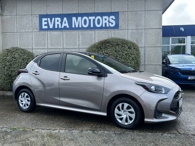 Image for 2020 Toyota Yaris G HYBRID AUTOMATIC 1.5 PETROL //REVERSE CAMERA//KEYLESS ENTRY//ADAPTIVE CRUISE CONTROL//