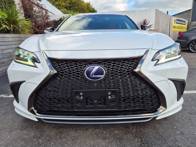 Image for 2021 Lexus ES 300h 2.5 HYBRID / F-SPORT TOP SPEC WITH SUNROOF & TRD KIT / TAX €180