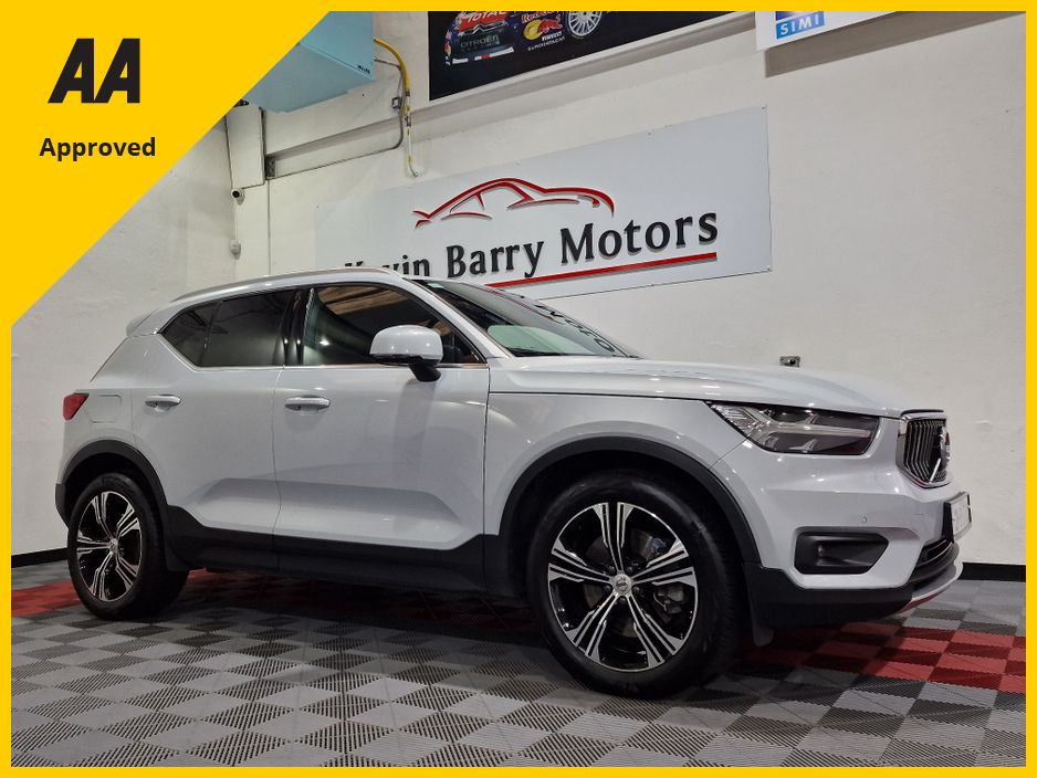 Image for 2021 Volvo XC40 T4 RECHARGE INSCRIPTION AUTOMATIC **HIGH SPEC / VERY LOW MILEAGE / CRUISE CONTROL / ELECTRIC BOOTLID / FULL BLACK LEATHER / F&R PARK ASSIST / REAR SUN PROTECTION GLASS / REVERSE CAMERA / SAT NAV**