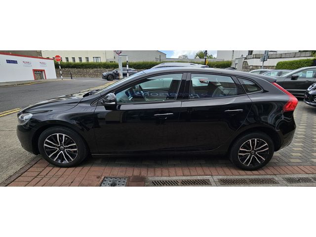 Image for 2017 Volvo V40 D2 MOMENTUM EDITION 5DR - LOW MILEAGE