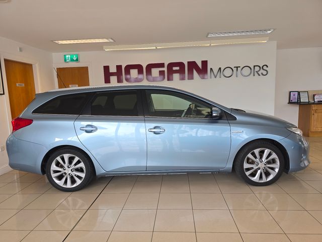 Image for 2014 Toyota Auris Hybrid Excel 136BHP Estate